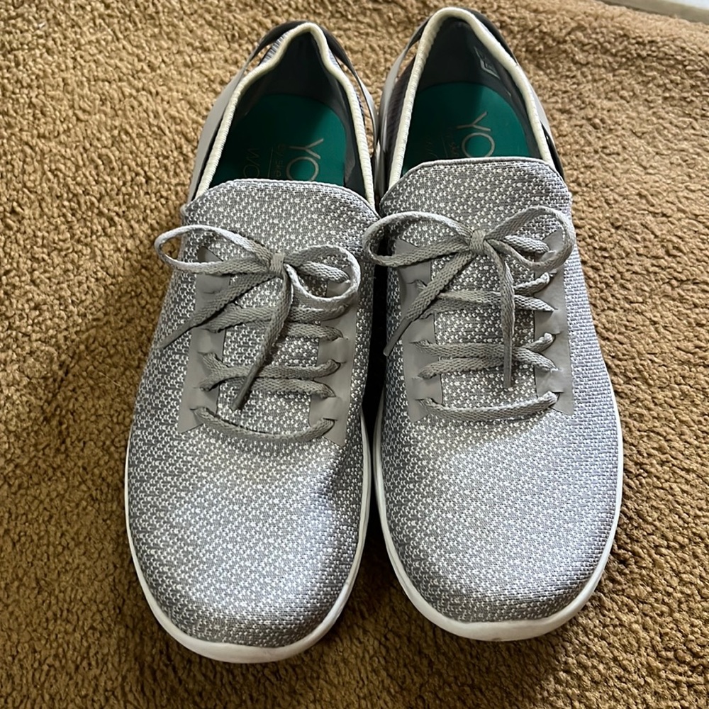 YOU by Sketchers Walk